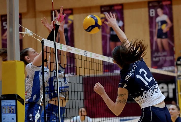 Erzbergmadln mit Auftaktsieg im Playoff-Viertelfinale
